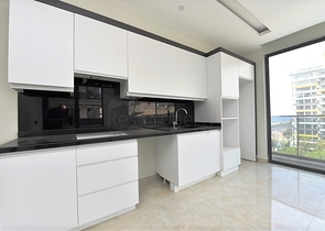 ضمن مجمع سكني خط اول على البحر - شقة غرفتين وصالة 