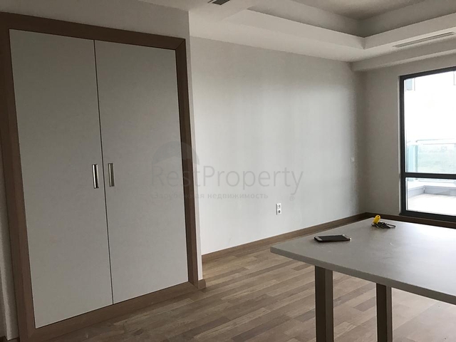 شقة غرفة وصالة ضمن مجمع سكني حديث في سارير / اسطنبول الاوربية 