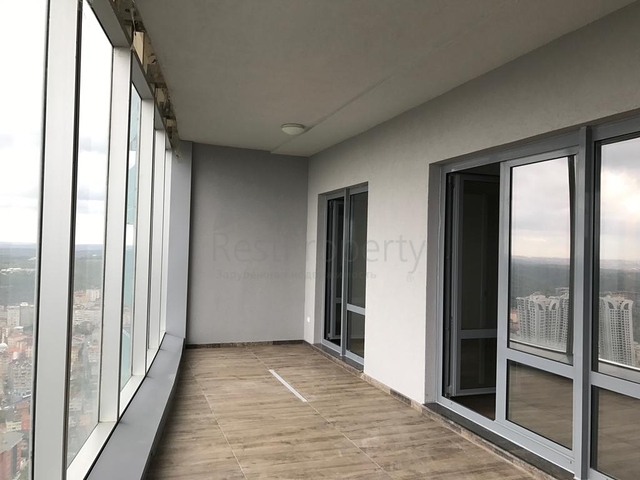 شقة غرفة وصالة ضمن مجمع سكني حديث في سارير / اسطنبول الاوربية 