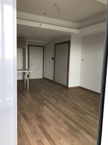 شقة غرفة وصالة ضمن مجمع سكني حديث في سارير / اسطنبول الاوربية 