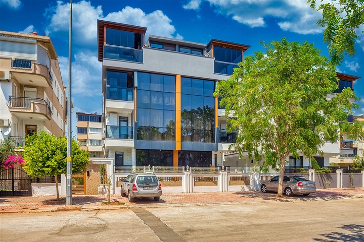 و1 + 4 الشقق في Arapsuya كونيالتي 500 متر إلى البحر  