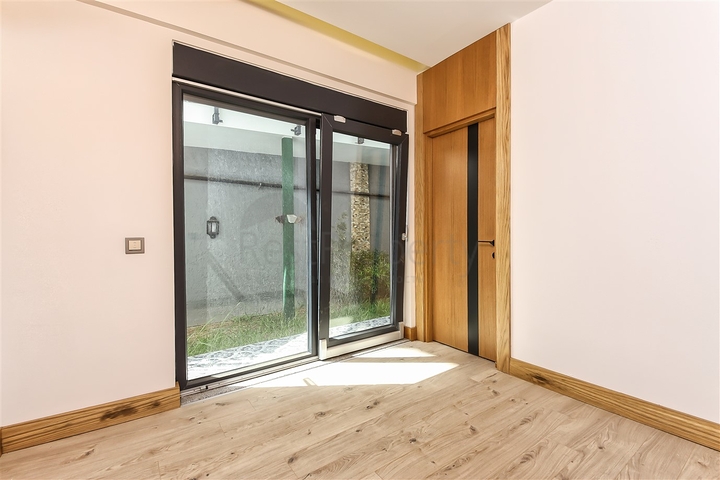 و1 + 4 الشقق في Arapsuya كونيالتي 500 متر إلى البحر  