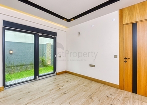 و1 + 4 الشقق في Arapsuya كونيالتي 500 متر إلى البحر  