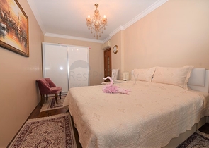 مباشرة على البحر وضمن افخم مجمع في الانيا - شقة فاخرة من تصميم ثلاث غرف وصالة 