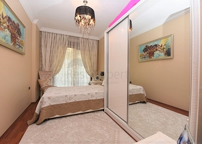 مباشرة على البحر وضمن افخم مجمع في الانيا - شقة فاخرة من تصميم ثلاث غرف وصالة 