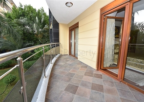 مباشرة على البحر وضمن افخم مجمع في الانيا - شقة فاخرة من تصميم ثلاث غرف وصالة 