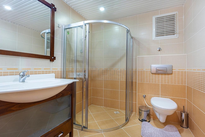 غرفتين وصالة باطلالة بانورامية على البحر في مهموتلار ، الانيا 