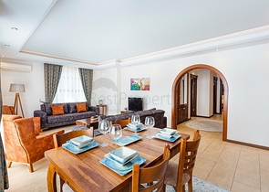 غرفتين وصالة باطلالة بانورامية على البحر في مهموتلار ، الانيا 