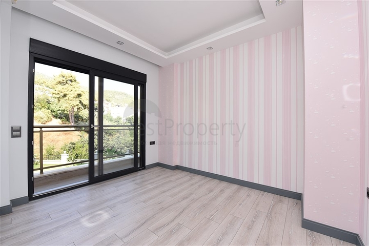 شقة واسعة باطلالة بحرية في مركز الانيا 