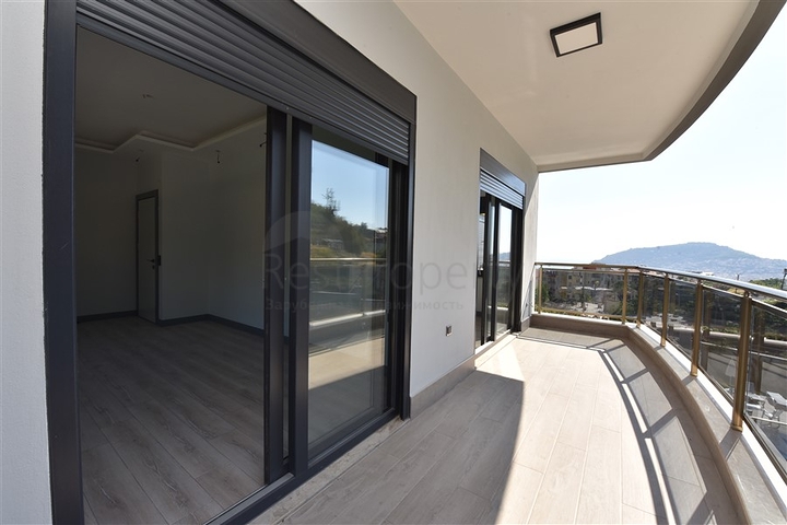 شقة واسعة باطلالة بحرية في مركز الانيا 