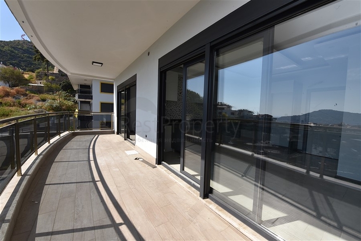 شقة واسعة باطلالة بحرية في مركز الانيا 