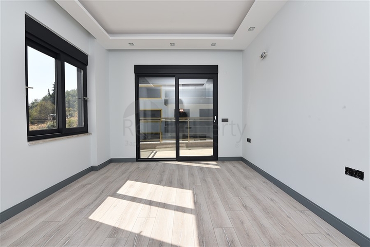 شقة واسعة باطلالة بحرية في مركز الانيا 