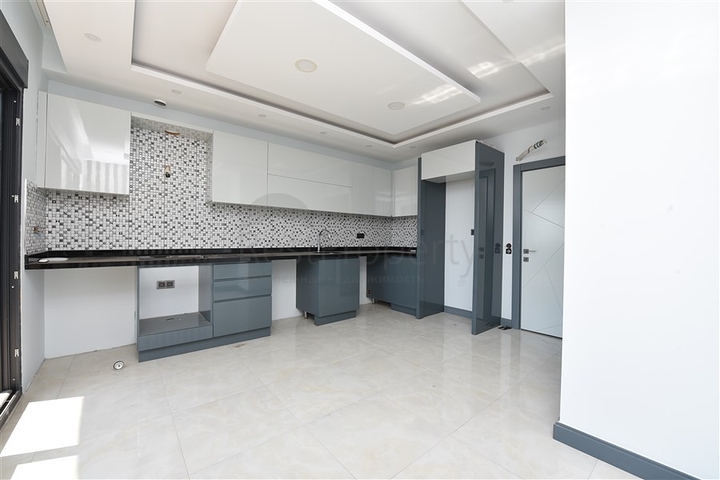 شقة واسعة باطلالة بحرية في مركز الانيا 