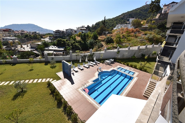 شقة واسعة باطلالة بحرية في مركز الانيا 