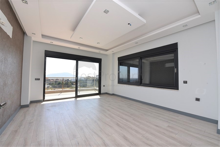 شقة واسعة باطلالة بحرية في مركز الانيا 