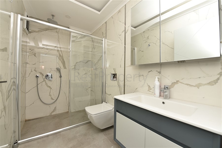 شقة واسعة باطلالة بحرية في مركز الانيا 