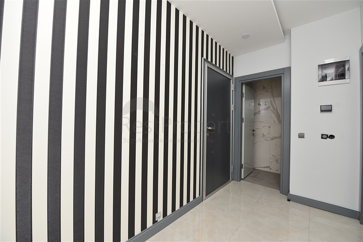 شقة واسعة باطلالة بحرية في مركز الانيا 