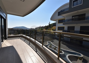 شقة واسعة باطلالة بحرية في مركز الانيا 