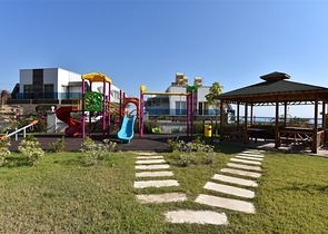 شقة واسعة باطلالة بحرية في مركز الانيا 