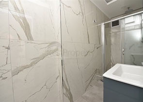 شقة واسعة باطلالة بحرية في مركز الانيا 