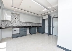 شقة واسعة باطلالة بحرية في مركز الانيا 