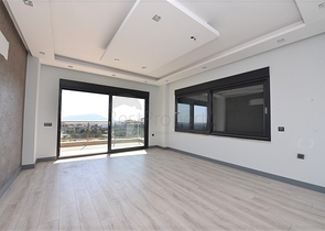 شقة واسعة باطلالة بحرية في مركز الانيا 