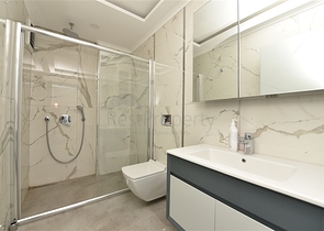 شقة واسعة باطلالة بحرية في مركز الانيا 