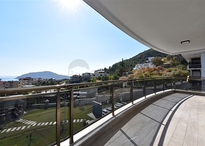 شقة واسعة باطلالة بحرية في مركز الانيا 