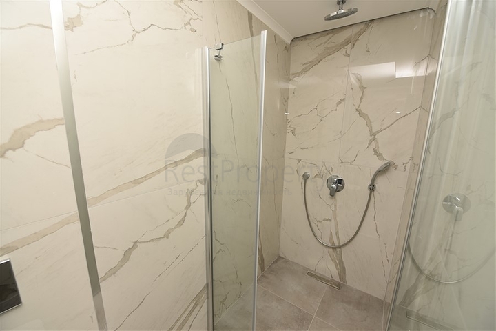 اطلالة على البحر وعلى قلعة الانيا - دوبلكس ثلاث غرف وصالة في مركز الانيا 