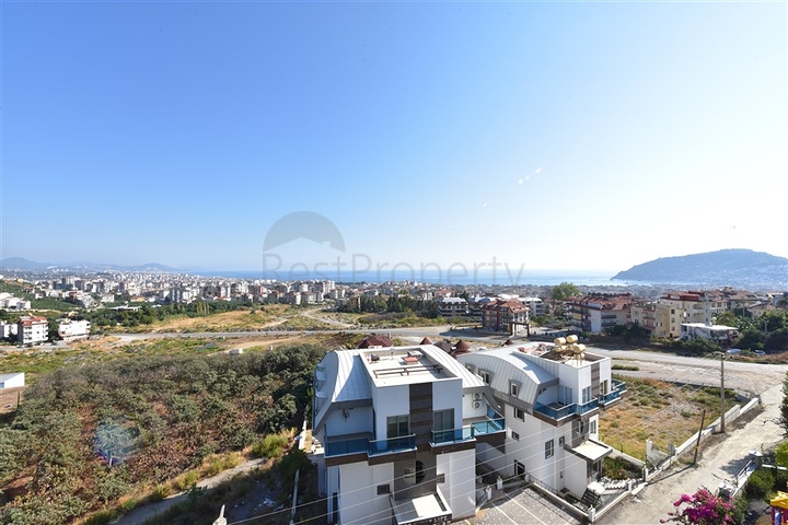 اطلالة على البحر وعلى قلعة الانيا - دوبلكس ثلاث غرف وصالة في مركز الانيا 