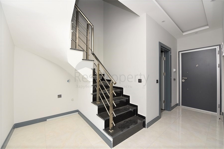 اطلالة على البحر وعلى قلعة الانيا - دوبلكس ثلاث غرف وصالة في مركز الانيا 