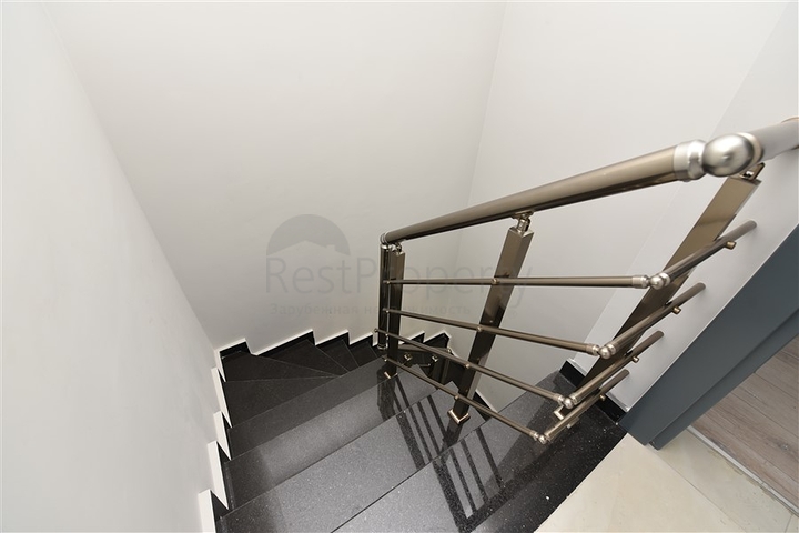 اطلالة على البحر وعلى قلعة الانيا - دوبلكس ثلاث غرف وصالة في مركز الانيا 