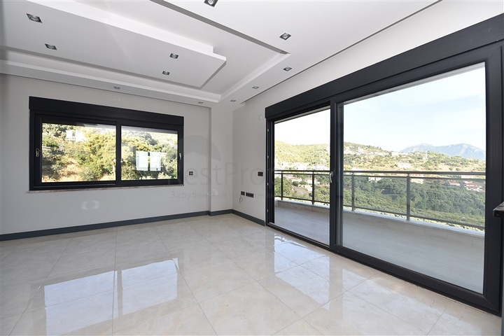 اطلالة على البحر وعلى قلعة الانيا - دوبلكس ثلاث غرف وصالة في مركز الانيا 