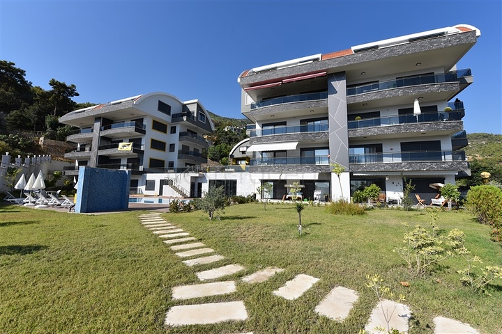 اطلالة على البحر وعلى قلعة الانيا - دوبلكس ثلاث غرف وصالة في مركز الانيا 