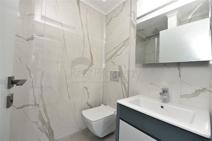 اطلالة على البحر وعلى قلعة الانيا - دوبلكس ثلاث غرف وصالة في مركز الانيا 