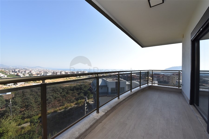 اطلالة على البحر وعلى قلعة الانيا - دوبلكس ثلاث غرف وصالة في مركز الانيا 