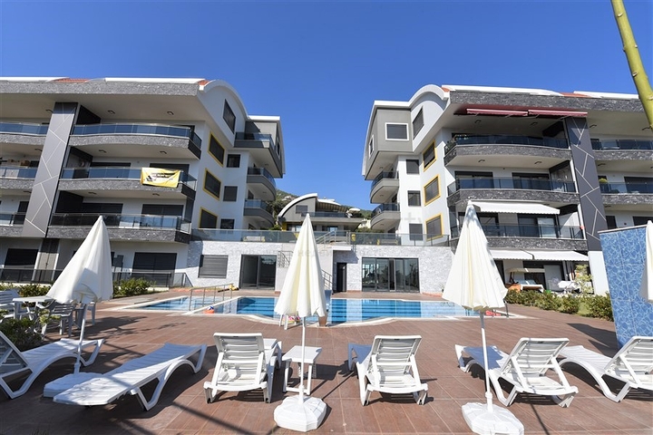 اطلالة على البحر وعلى قلعة الانيا - دوبلكس ثلاث غرف وصالة في مركز الانيا 