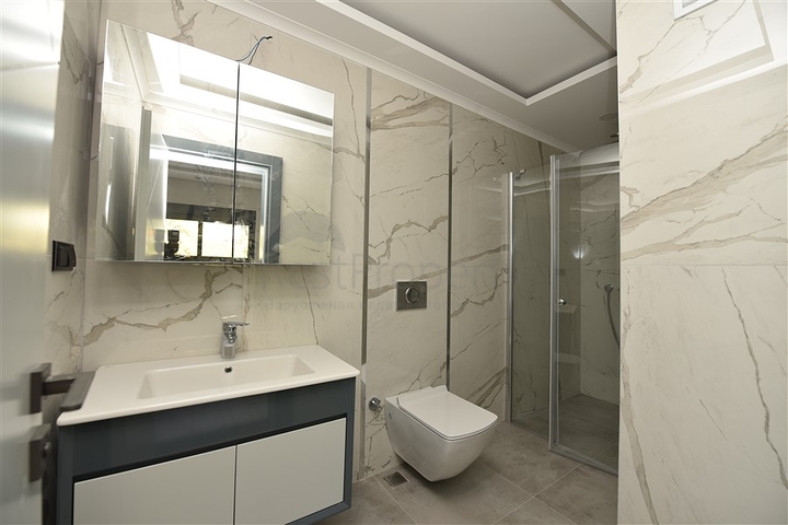 اطلالة على البحر وعلى قلعة الانيا - دوبلكس ثلاث غرف وصالة في مركز الانيا 