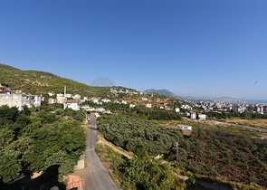 اطلالة على البحر وعلى قلعة الانيا - دوبلكس ثلاث غرف وصالة في مركز الانيا 