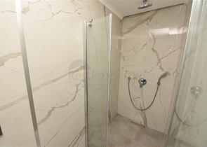 اطلالة على البحر وعلى قلعة الانيا - دوبلكس ثلاث غرف وصالة في مركز الانيا 