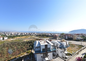 اطلالة على البحر وعلى قلعة الانيا - دوبلكس ثلاث غرف وصالة في مركز الانيا 