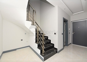 اطلالة على البحر وعلى قلعة الانيا - دوبلكس ثلاث غرف وصالة في مركز الانيا 