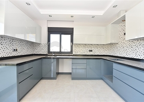 اطلالة على البحر وعلى قلعة الانيا - دوبلكس ثلاث غرف وصالة في مركز الانيا 