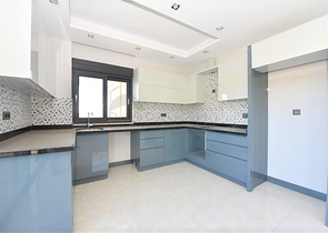 اطلالة على البحر وعلى قلعة الانيا - دوبلكس ثلاث غرف وصالة في مركز الانيا 