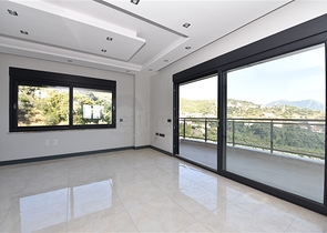 اطلالة على البحر وعلى قلعة الانيا - دوبلكس ثلاث غرف وصالة في مركز الانيا 