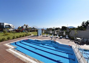 اطلالة على البحر وعلى قلعة الانيا - دوبلكس ثلاث غرف وصالة في مركز الانيا 