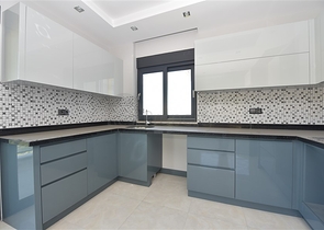 اطلالة على البحر وعلى قلعة الانيا - دوبلكس ثلاث غرف وصالة في مركز الانيا 