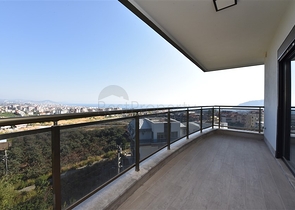 اطلالة على البحر وعلى قلعة الانيا - دوبلكس ثلاث غرف وصالة في مركز الانيا 