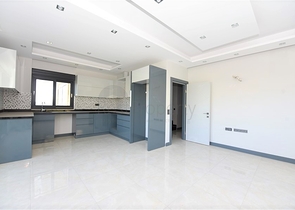 اطلالة على البحر وعلى قلعة الانيا - دوبلكس ثلاث غرف وصالة في مركز الانيا 