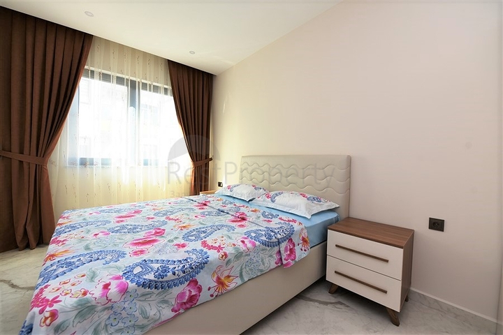 في مركز الانيا - شقة مؤثثة من تصميم غرفة وصالة في مجمع سكني حديث 